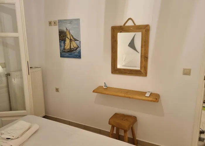 Holiday House In Paros Hébergement de vacances *