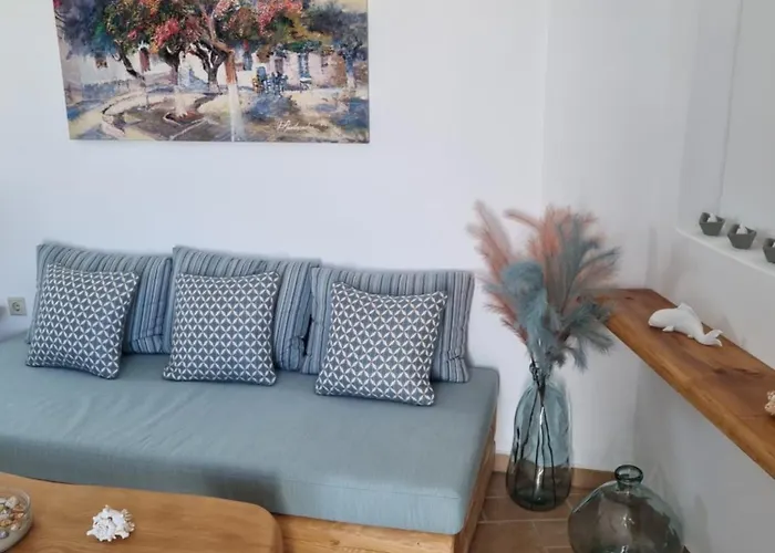 Holiday House In Paros Hébergement de vacances *